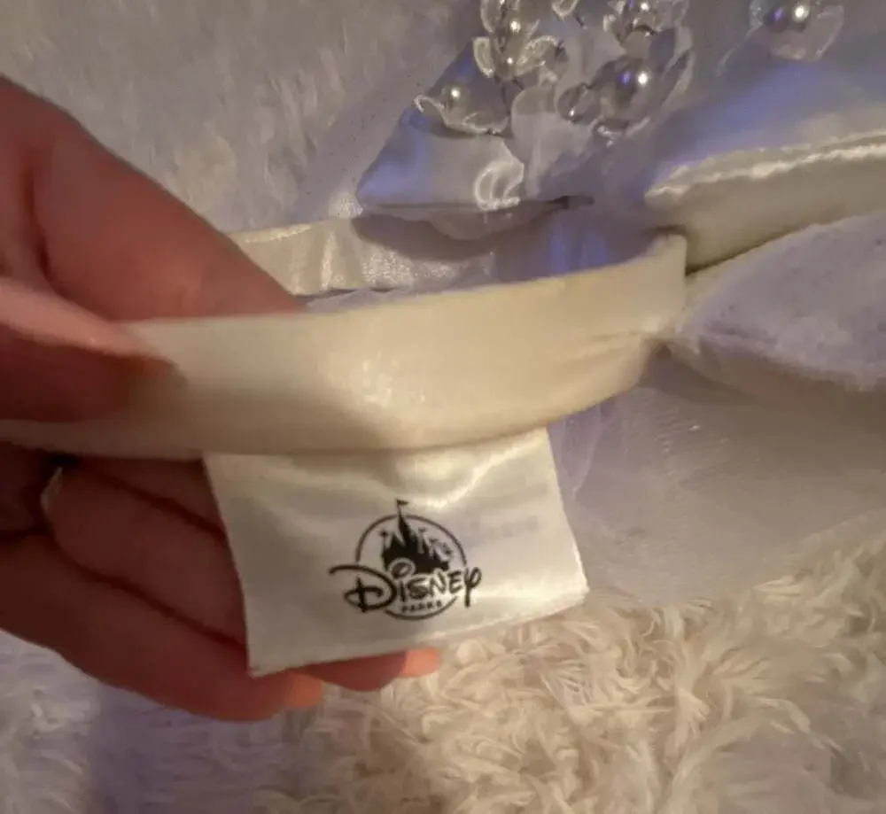 Disney Parks Bridal Minnie Mouse Ears Headband with Veil and Floral Pearl Bow